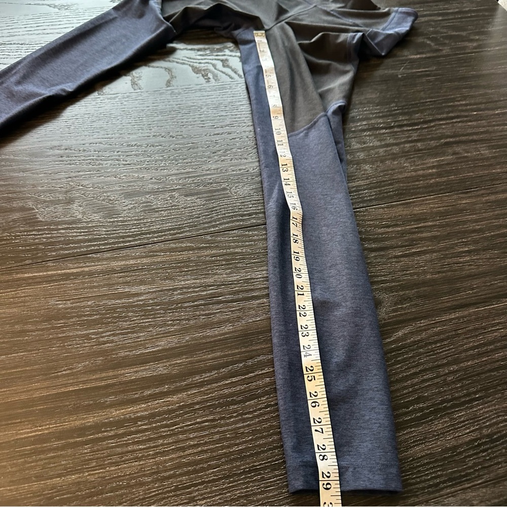 Outdoor Voices Two Tone 7/8 Signature OV Sculpt Legging in Blue/Black, Medium - Picture 7 of 13